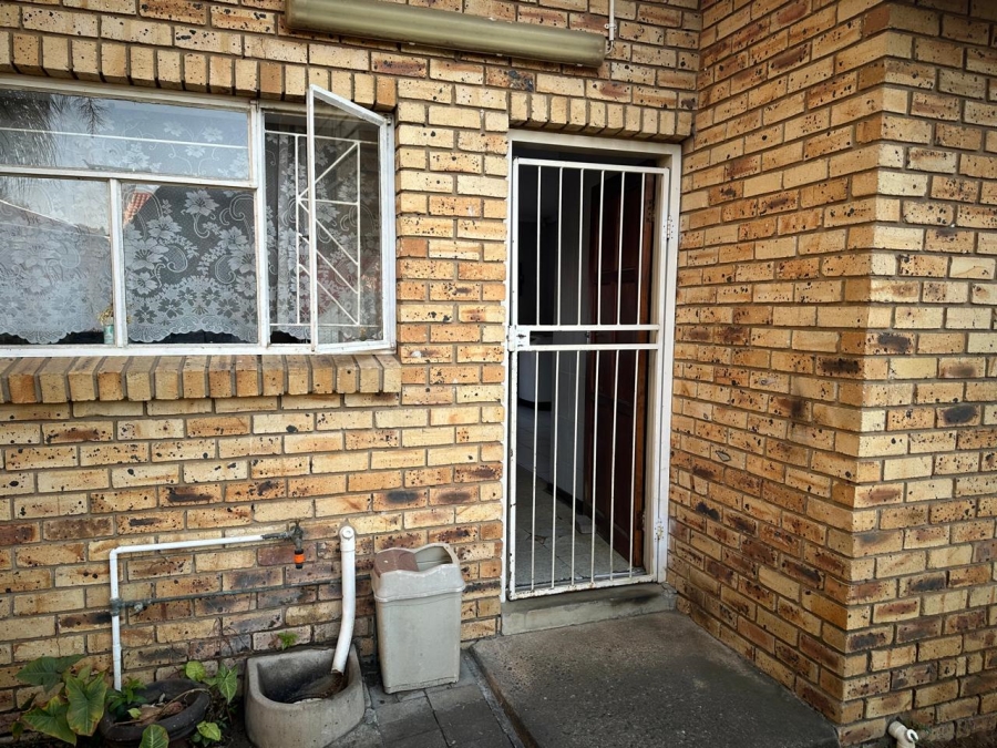 2 Bedroom Property for Sale in Oos Einde North West